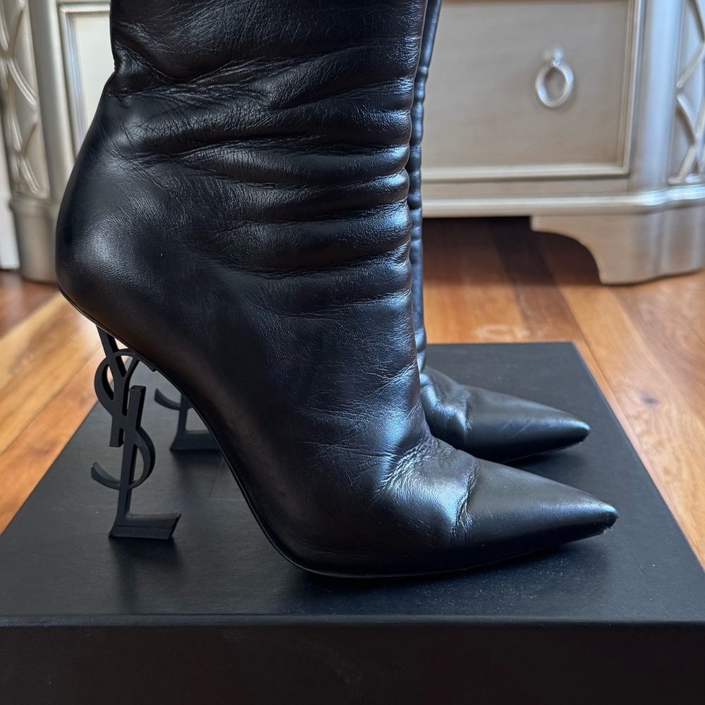 Saint Laurent Black Heeled Boots with Glossy Finish - Picture 2 of 6